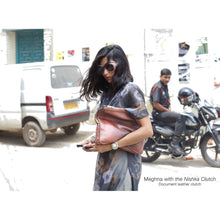 Nishka.1 Document clutch in tan