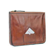 Nishka.1 Document clutch in tan