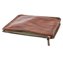 Nishka.1 Document clutch in tan